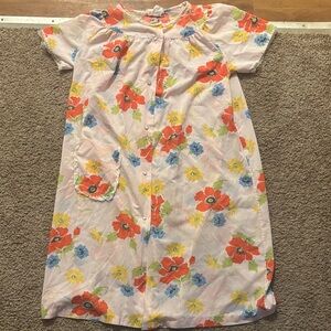 Smart Time Woman’s Lg Vintage 60s Nightgown Full Length Snap Closure Like New